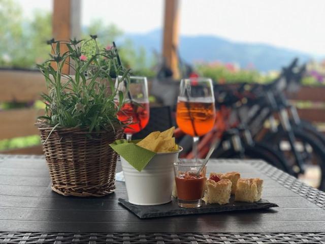 Hotel Alla Rocca Varena Bagian luar foto