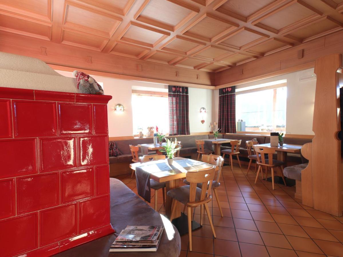 Hotel Alla Rocca Varena Bagian luar foto