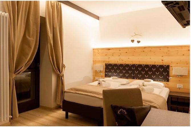Hotel Alla Rocca Varena Bagian luar foto