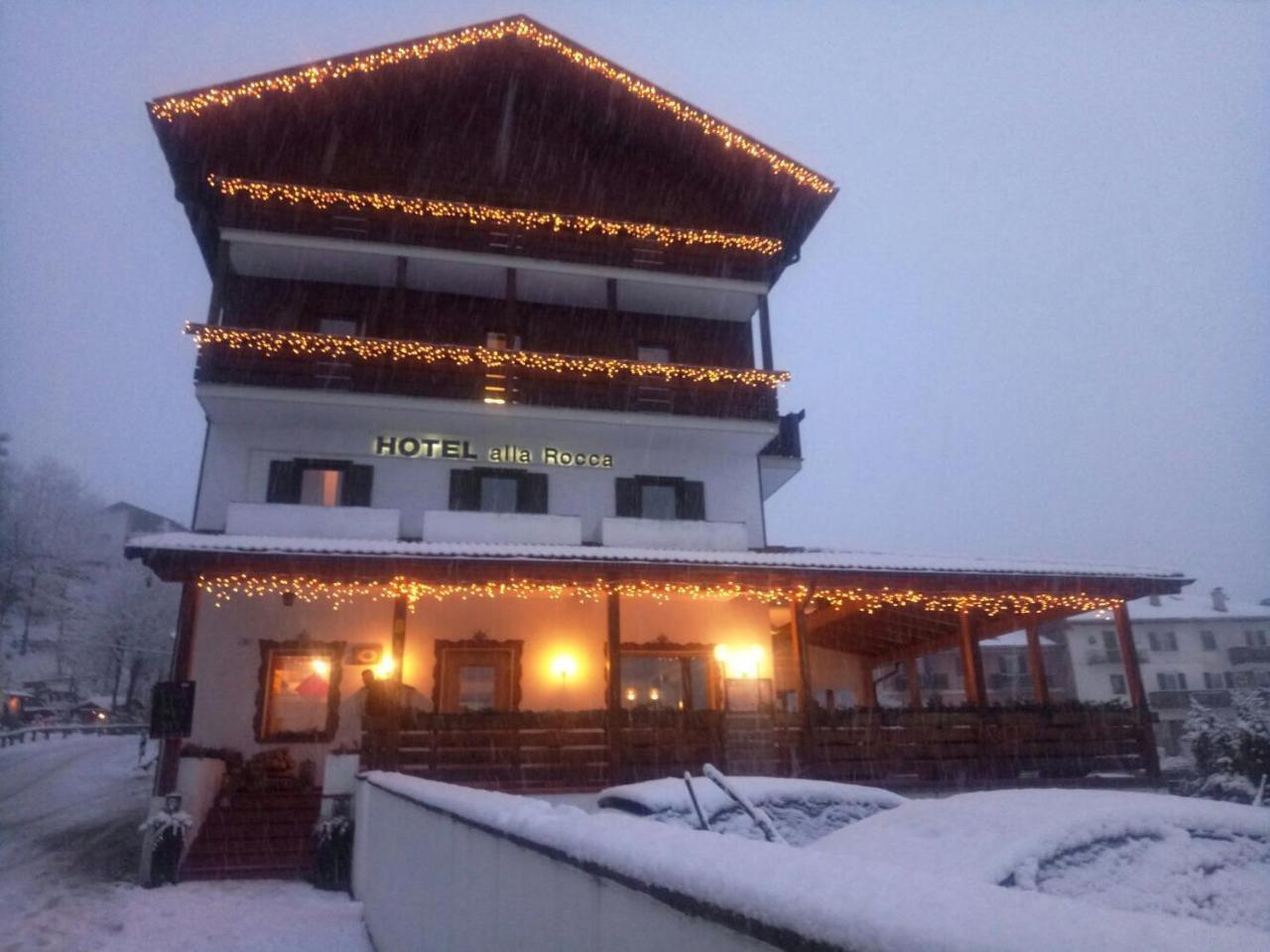 Hotel Alla Rocca Varena Bagian luar foto